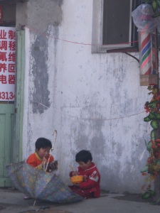 Enfants dans les hutongs de Pékin